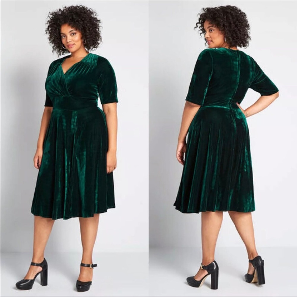 Green velvet vixen trixie doll dress Collectif